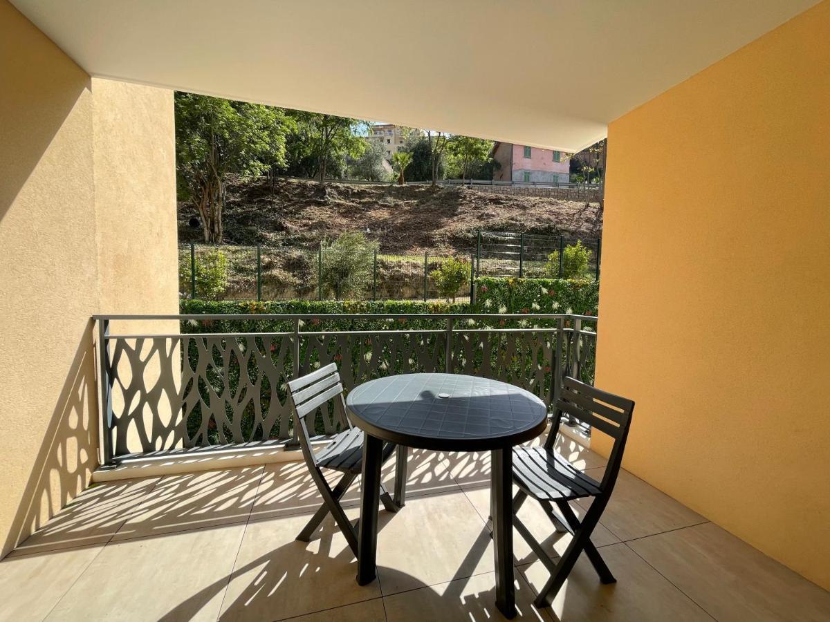 Bel Appartement Au Calme Avec Parking Menton Exterior foto
